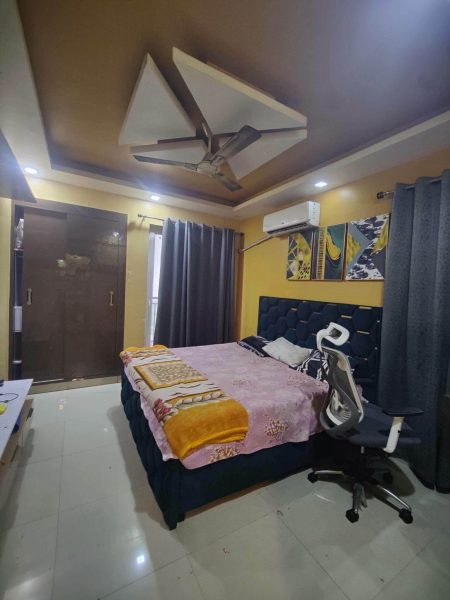 3-BHK Fully Furnished - Luxury Flat near Gaur City Mall