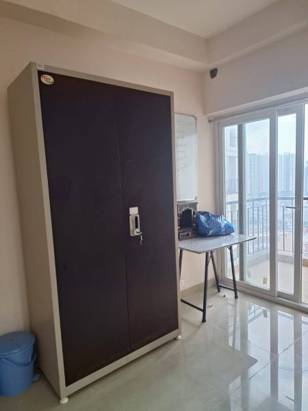1BHK Flat with 1 Almirah and 2 Study Table