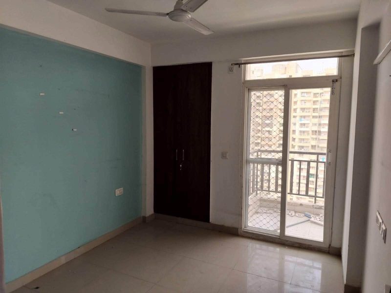 3-BHK Flat for rent @ 27k including maintenance nearby Gaur City Mall
