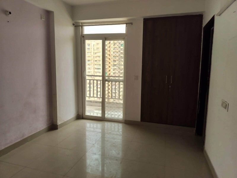 3-BHK Flat for rent @ 27k including maintenance nearby Gaur City Mall