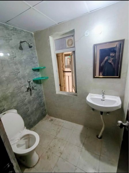 2-BHK Semi Furnished for rent @ 18k near 1 Murti, Noida Extension